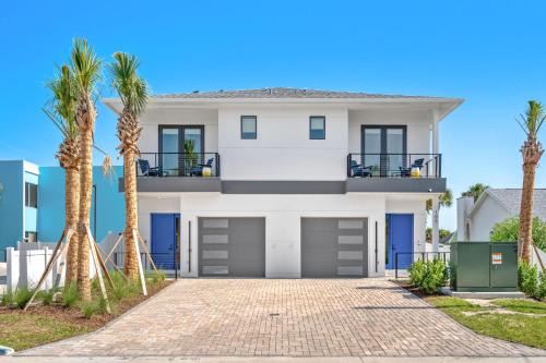 Salty Serenity Villa - New Luxe Escape with Hot Tub Spa & Rocket Views - Walk to Beach