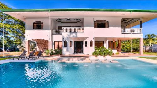Samanea House Deluxe, big pool, 10min from PV