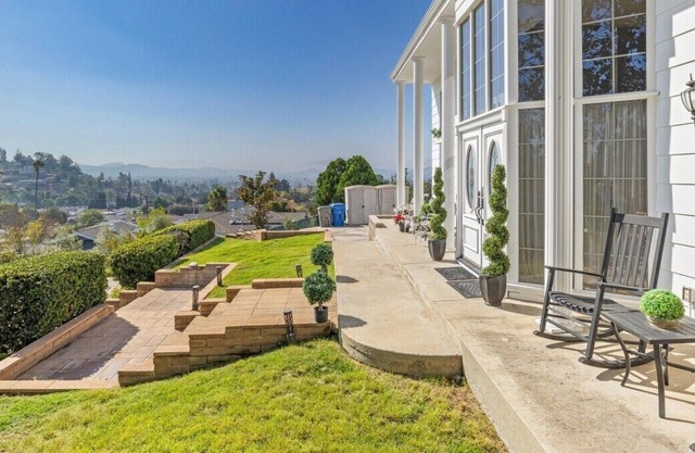 San Diego East Colonial w/views & Waterfall spa by Chateau Etue