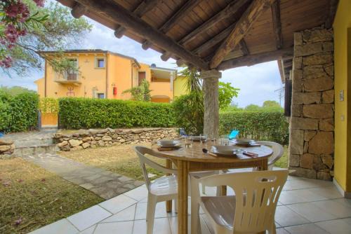 San Teodoro Center - Parking & garden
