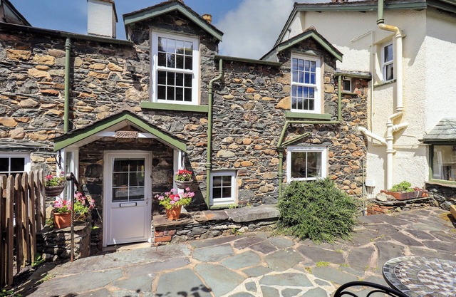 SANDBURNE COTTAGE, family friendly in Keswick