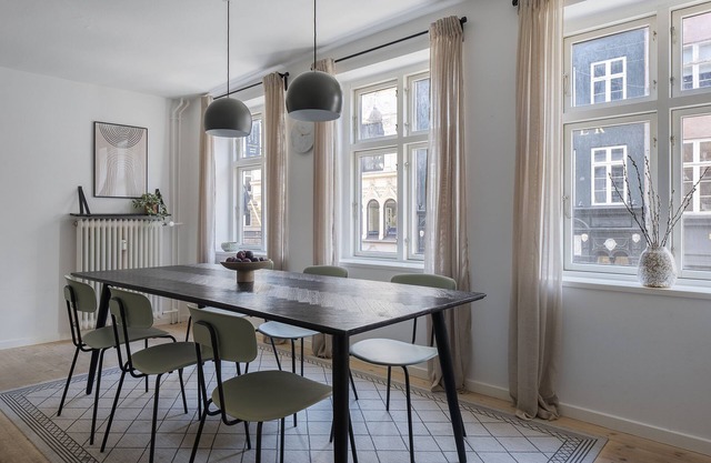 Sanders Main - Cozy 2-Bdr Apt Close to Nyhavn