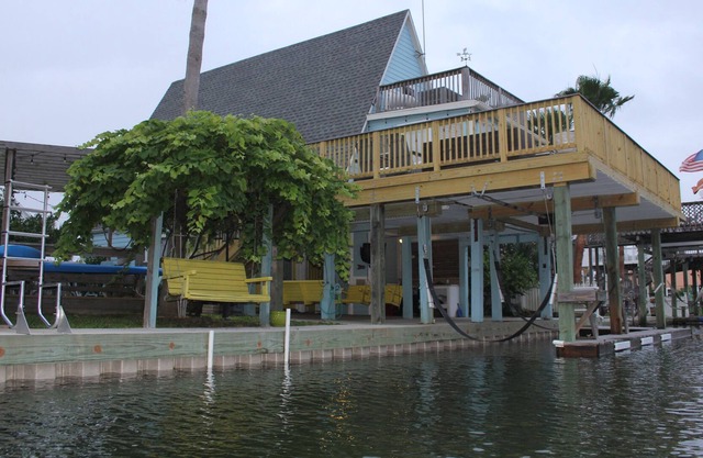 “Sandpiper's Song” Canal house in Jamaica Beach, A-Frame, Large Deck, Sleeps 9