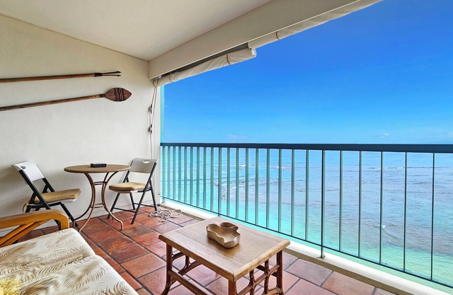 Sans Souci 1106 🕶 Gold Coast Seaside Studio above the Beach 30+Nights