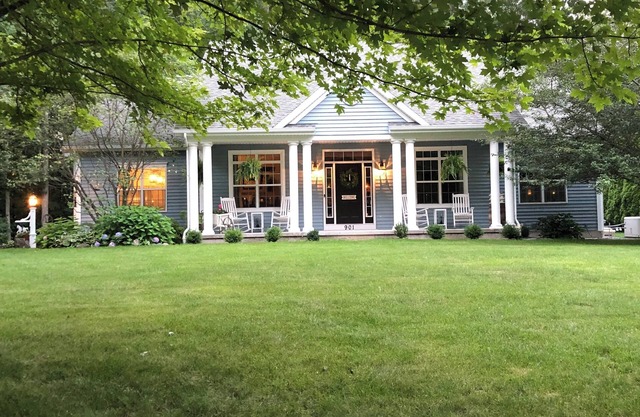 Saratoga Springs: TRACK, SPAC or visiting area