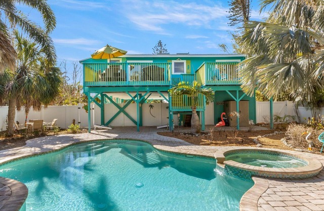 Sassy Seahorse: Heated pool, hot tub, ping pong, Foosball and pool table!