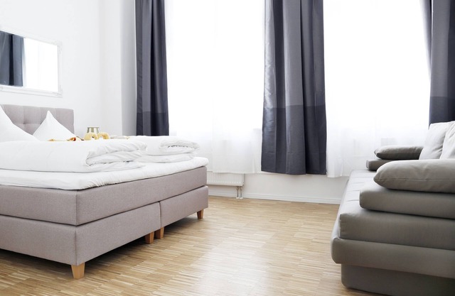 SC 3 box spring beds +70 sqm + 3 rooms + balcony + elevator