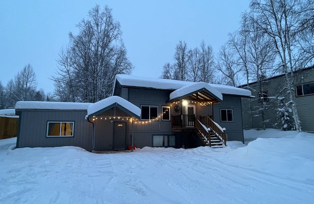 Scenic Alaskan cabin in the mountains
