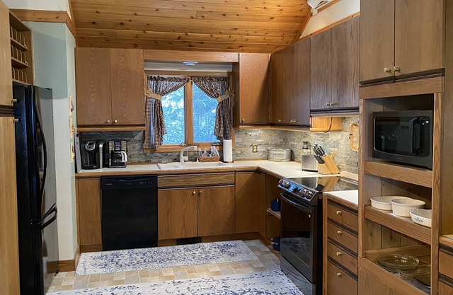 Scenic and Secluded at Black Bear Lodge