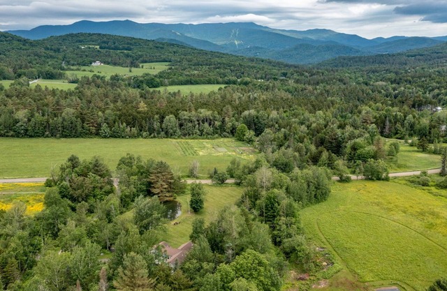 Scenic Getaway: Unique Large Home with Breathtaking Views of Sugarbush Resort