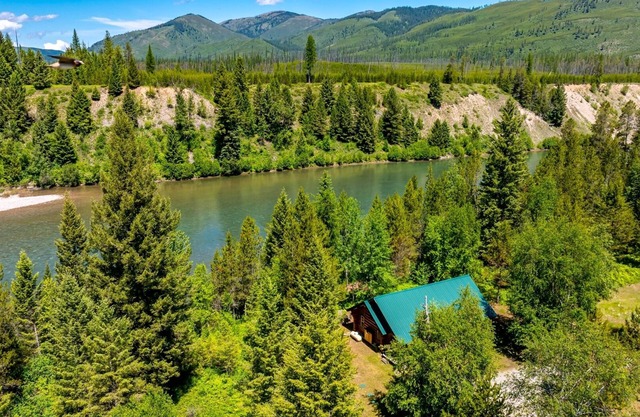 Scenic Log River View Cabin