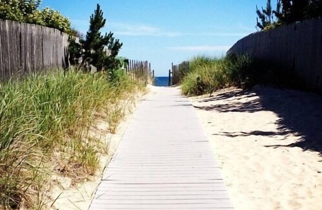 Scheffer Beach Cottage, 200 Yards from Private Beach