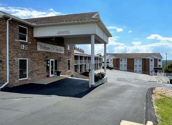 Schmidt's Creek Hotel