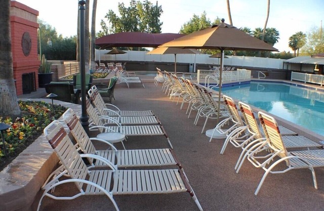 Scottsdale Camelback Resort Spacious 2BR Condo with Mini Golf