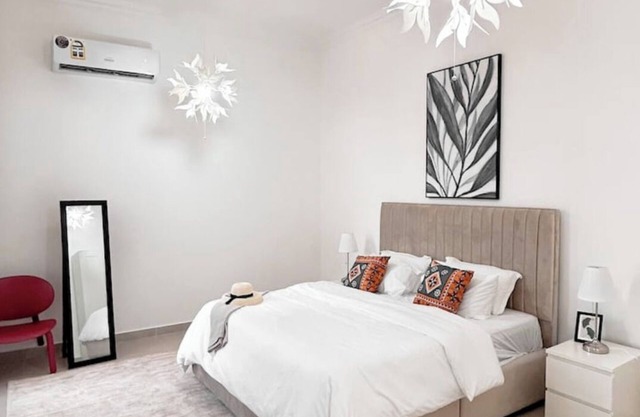 Sea : A Refined Coastal Retreat