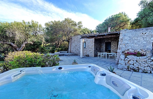 Sea access & hot outdoor whirlpool at stone villa