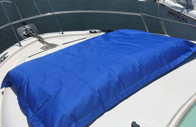 Sea Bloom II - Night in a fancy speedboat