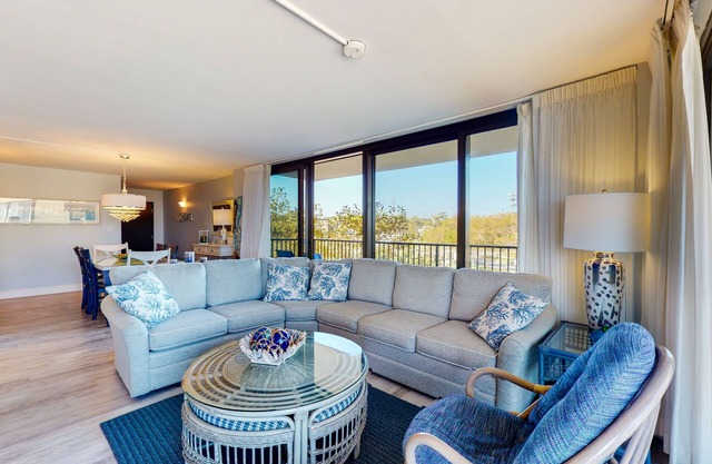 Sea Colony Ocean 2nd floor condo w/elevator, gym, and free WiFi