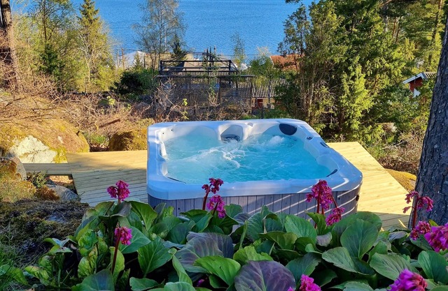 Sea Cottages - 1: The First Sea Cottage