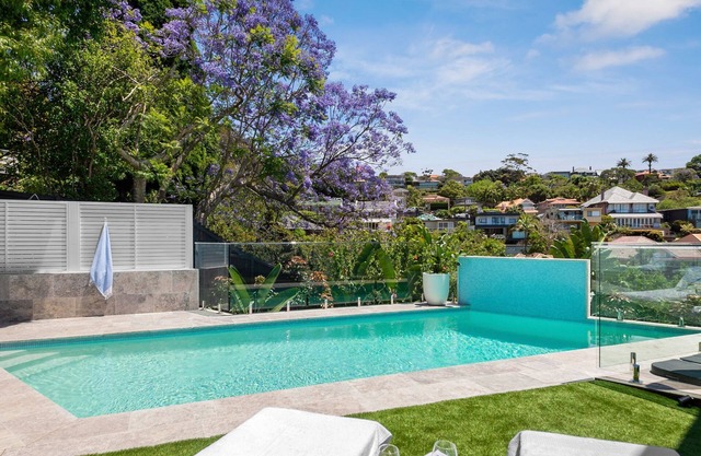 Sea Gem on Balmoral Slopes