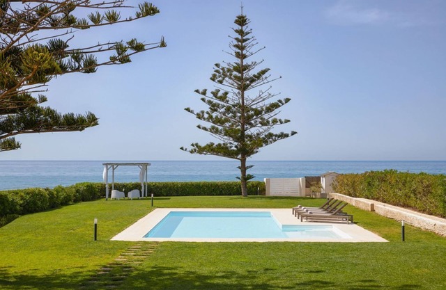 Sea Home - Villa with pool by the sea