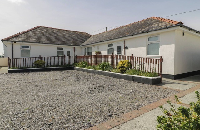 SEA SPRAY, with a garden in Dinas Dinlle