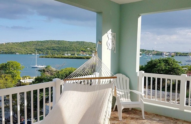 Sea Turtle Studio – Upscale Waterview Retreat, Stunning Sunrises & Full Kitchen!