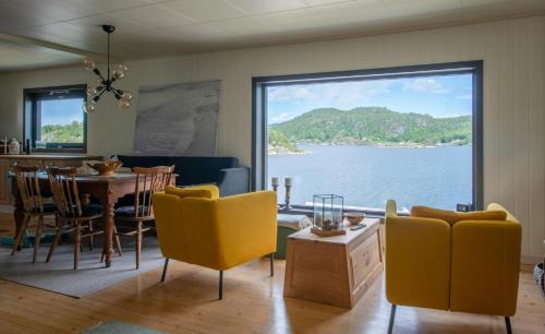 Sea View And Idyll In Charming Island Cabin