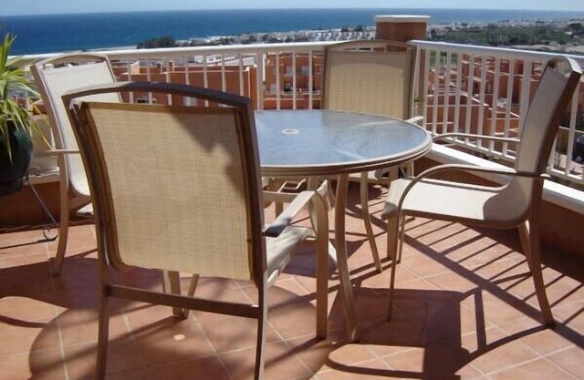 Sea View apartment with private roof terrace & WiFi 700m from the beach