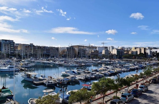 Sea view Spacious 2 bedroom central apartment