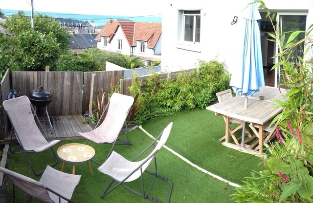 Sea view, terrace. Sleeps 4.