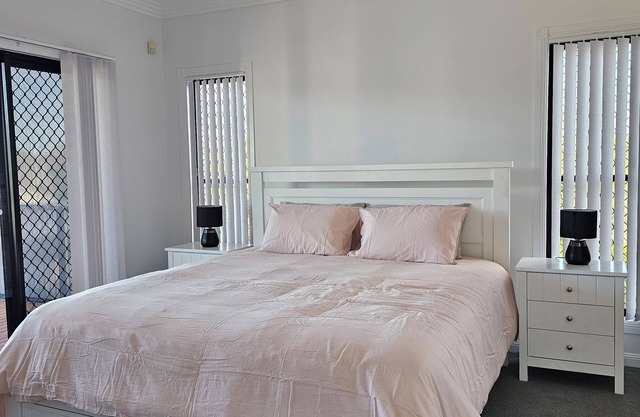 Seabreeze in the Bay - 200m to Esplanade