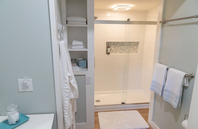 Seabreeze on the Harbor 1 - Stunning Island Retreat perched on Stonington Harbor