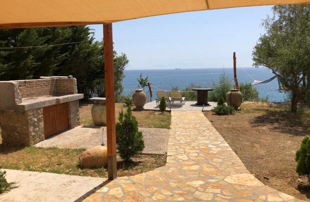 Seafront Studio with direct beach access