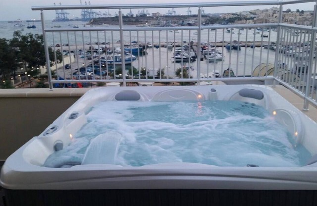 Seagull Penthouse Marsaxlokk Sleeps 8