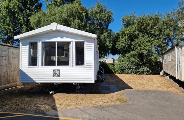 Seaside 8-Person Caravan at Rockley Park