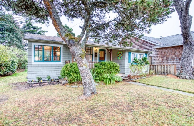 Seaside Classic Cozy Bungalow