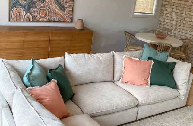 Seaside Daisy 3 Bedrooms 6 Beds