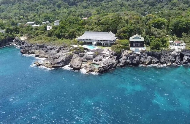 Seaside Jamaican Villa - 5 Bedrooms