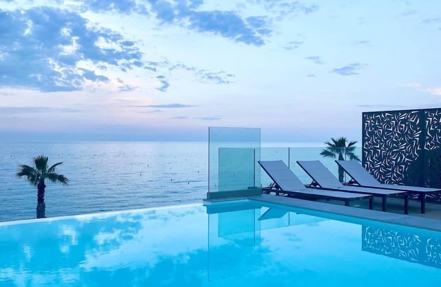 Seaside Loft with Private Rooftop 5* Listed