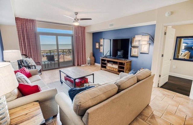 Seaside Retreat: 3-Bedroom Condo with Whirlpool Tub and Ocean Views