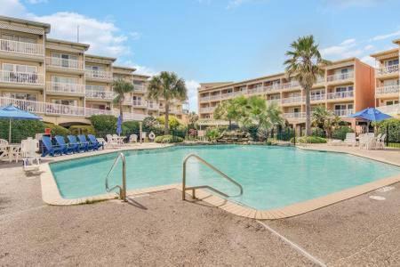 Seaside Retreat with Pools and Cruise Parking