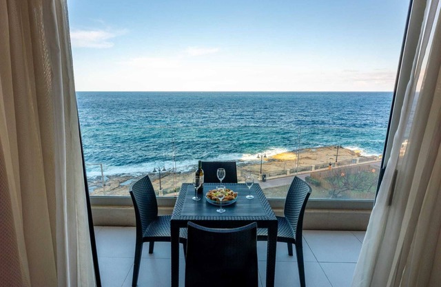 Seaside Serenity 3BR Oasis Breathtaking Views