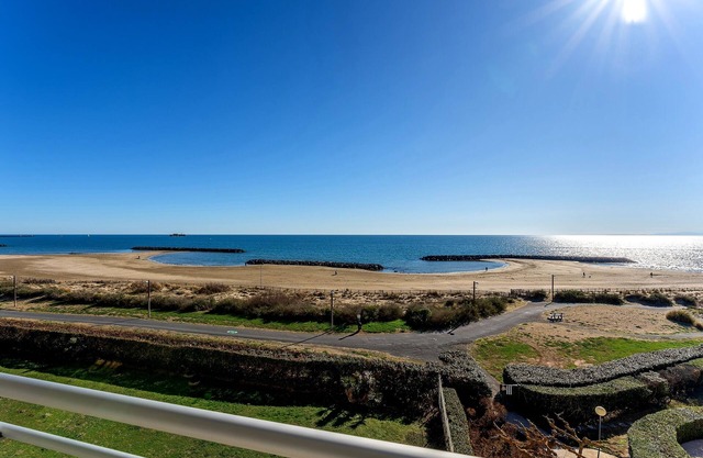 🌞SEAside & view 4th ASC⏫ 61 m2 ⭐ AIRcond. WIFI 🅿️ 🏊 🏓 Petanque ⛳