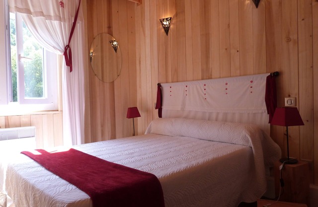 SEASONAL GITE AXAT AUDE BETWEEN SEA AND MOUNTAIN IN THE COUNTRY OF CASTLES CATHARES