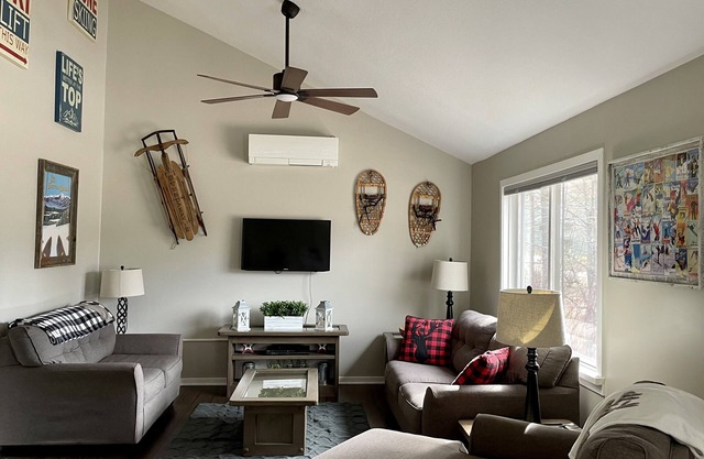 Seasons at Attitash Townhouse - Sleeps 10, 2Bedroom, 2 Bath, Family Friendly!