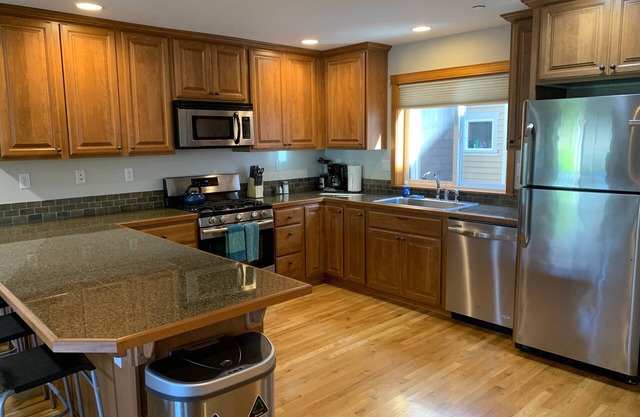 Seattle Vacation Home: Ballard Townhome - Impeccably finished 2 bedroom/2.5 bathrooms with parking