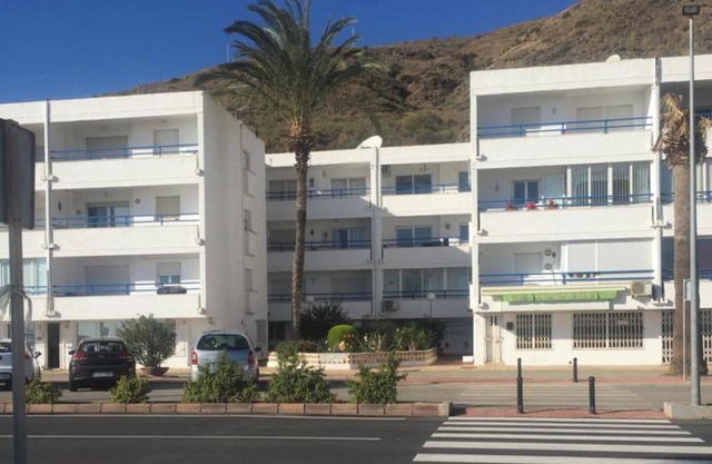 Seaview Balcony - 3 Bedroom Apartment Sleeps 6