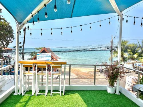 Seaview pool villa bangsaray