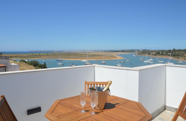 Seaview Townhouse by the riverside in the centre of Alvor (with terrace)